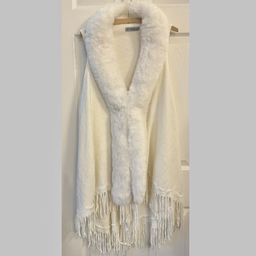 Chic White Faux Fur Trim Vest